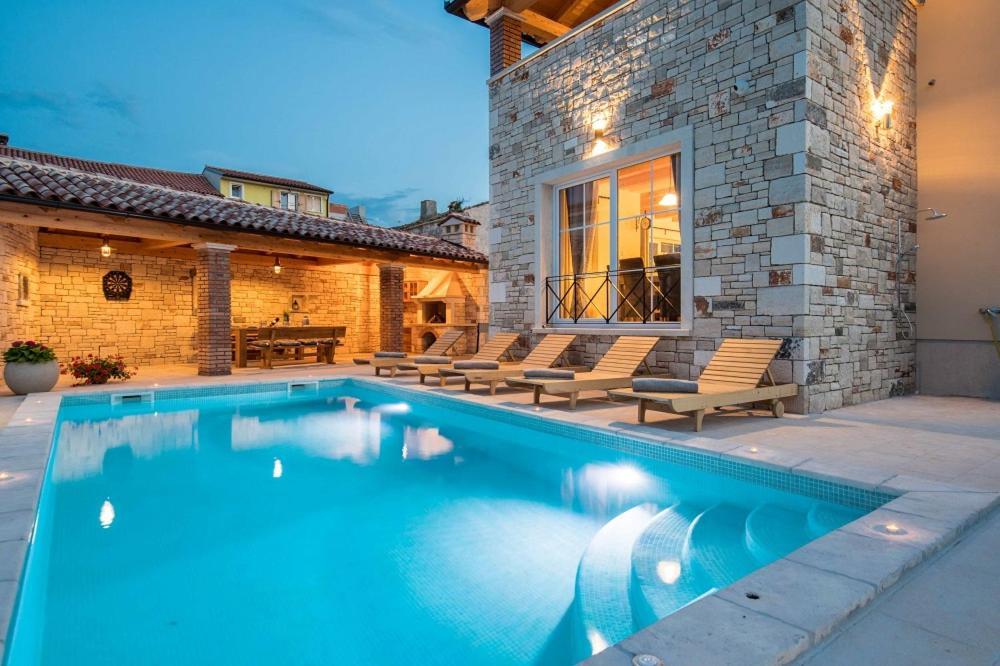 Moderne Istrische Steinvilla - 4 Sterne Mit Privatem, Beheizbaren Pool & Meerblick Kavran Bagian luar foto