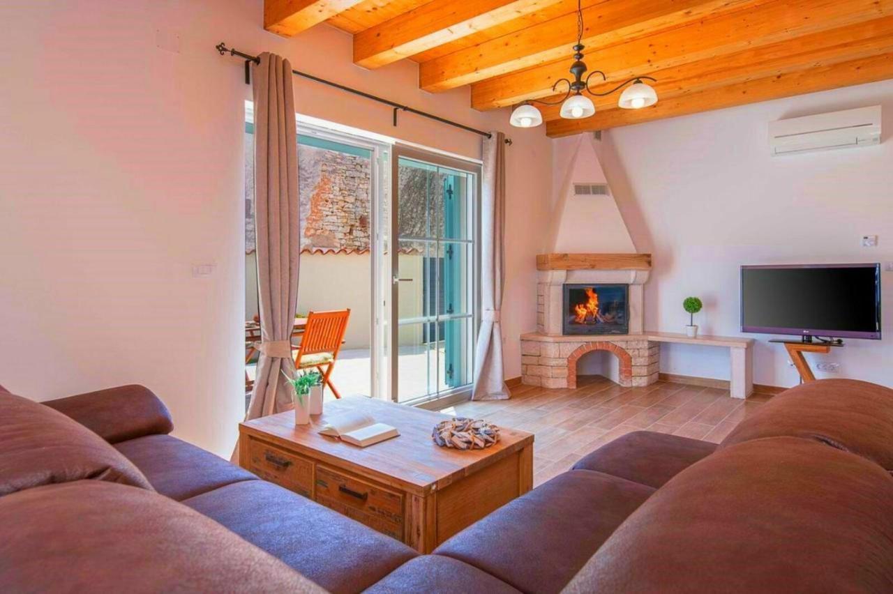 Moderne Istrische Steinvilla - 4 Sterne Mit Privatem, Beheizbaren Pool & Meerblick Kavran Bagian luar foto