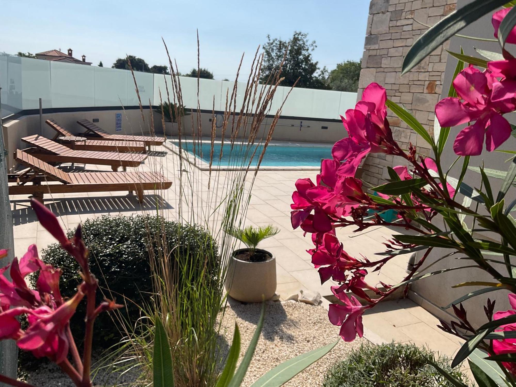 Moderne Istrische Steinvilla - 4 Sterne Mit Privatem, Beheizbaren Pool & Meerblick Kavran Bagian luar foto